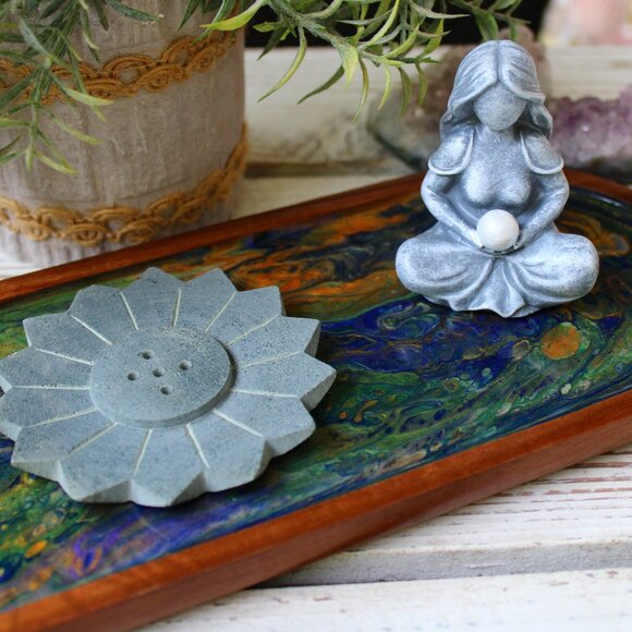 Incense Holder Tray Goddess with Amethyst, Clear Quartz and Blue Geode Crystals - Picture 1 of 6